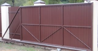Купить откатные ворота из профнастила Стрежевой, цена от 1775 руб.
