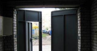 Купить гаражные ворота распашные Стрежевой, цена от 3914 руб.